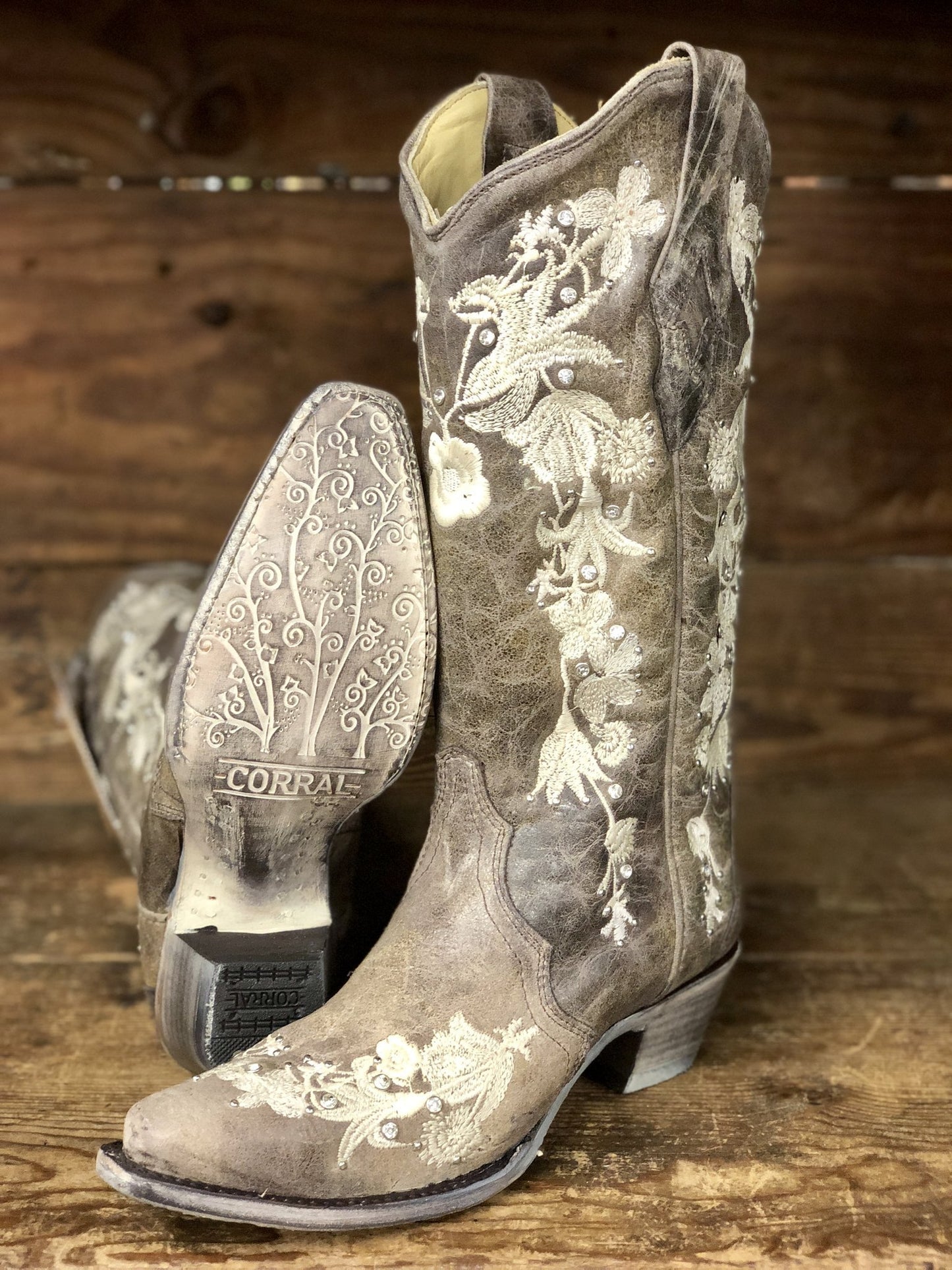 A3572 Corral Women's TOBACCO STUDS & FLOWERS Boot